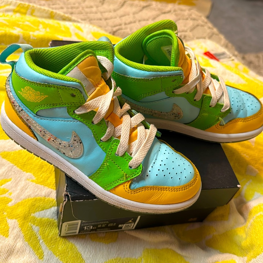 Jordan 1 MID SE (PS), size 13!
